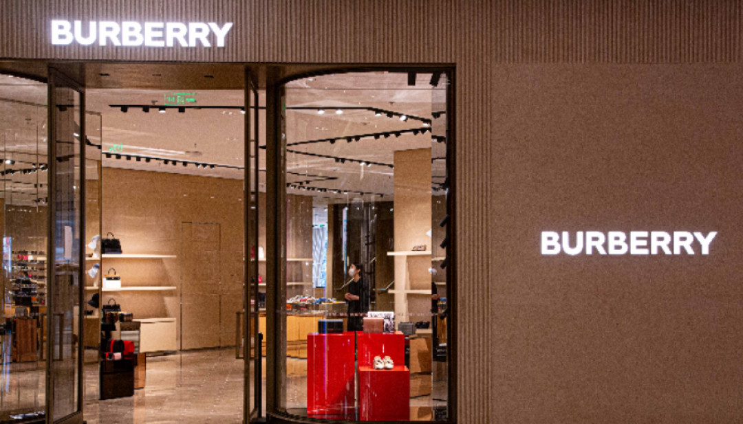 卖运动品的巨头盯上了风衣之家:Frasers入股Burberry 4.2%,对想买的人意味着什么