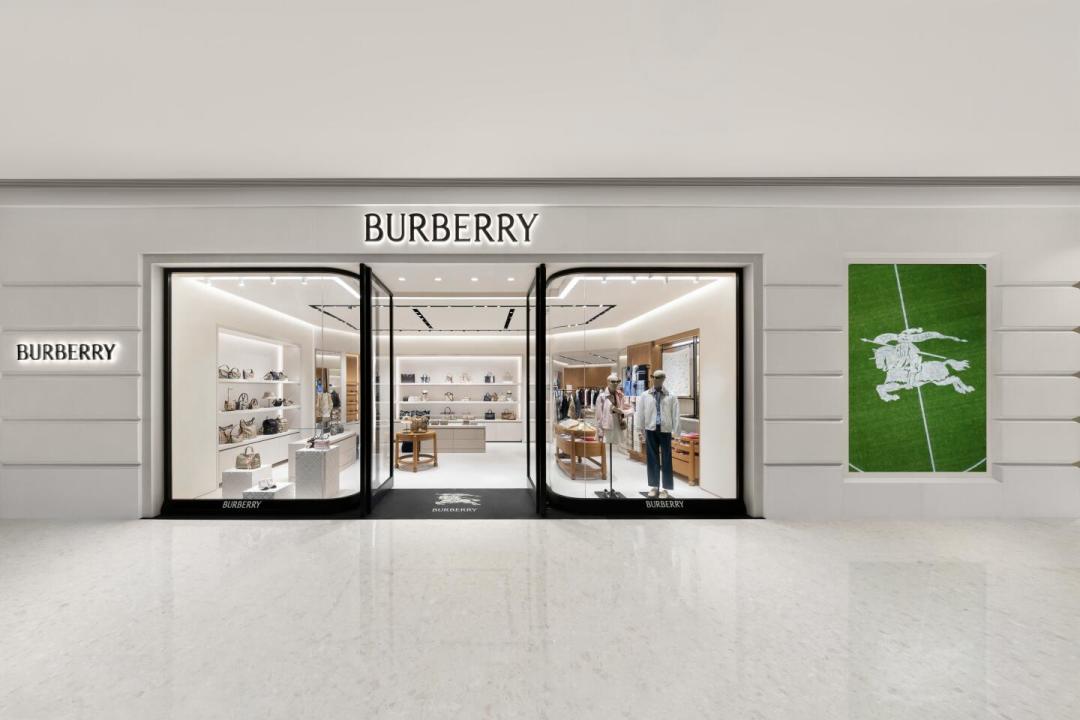 卖运动品的巨头盯上了风衣之家:Frasers入股Burberry 4.2%,对想买的人意味着什么