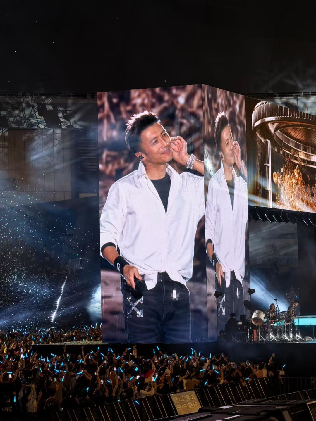 有人全程唱哭，有人直言白来：谢霆锋「进化」巡演唱了32场，到底值不值得去？