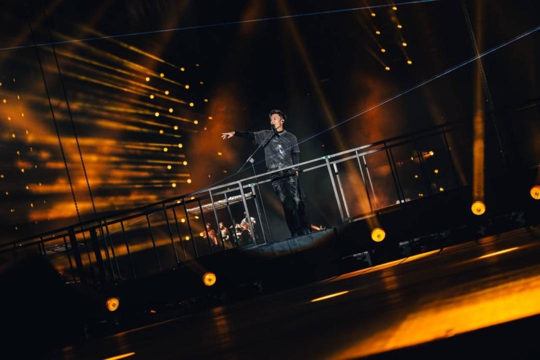 有人全程唱哭，有人直言白来：谢霆锋「进化」巡演唱了32场，到底值不值得去？