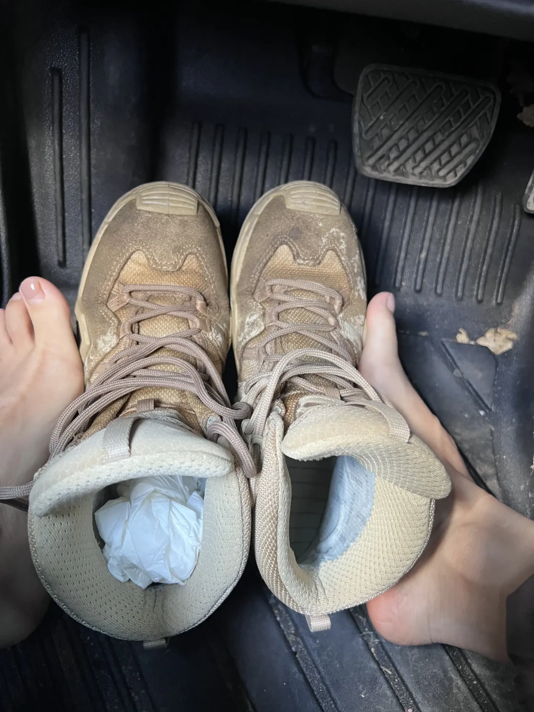 买了GORE-TEX,淋雨10分钟就湿透?翻完全网LOWA“漏水”帖,我发现多半不是鞋的问题