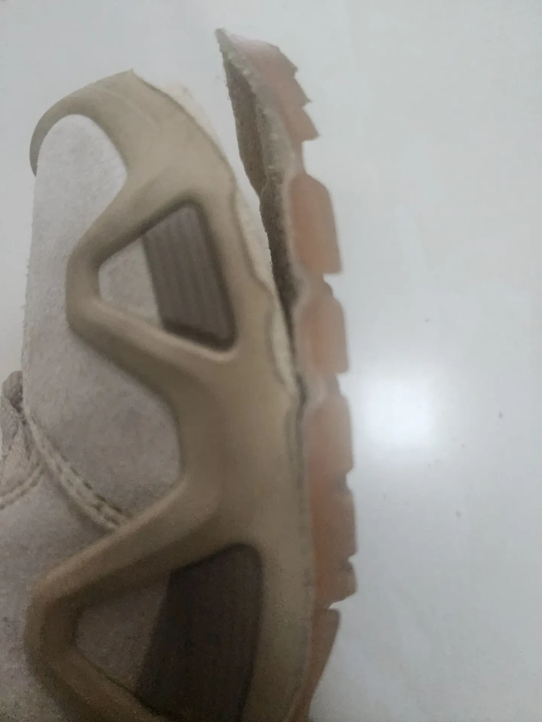 买了GORE-TEX,淋雨10分钟就湿透?翻完全网LOWA“漏水”帖,我发现多半不是鞋的问题