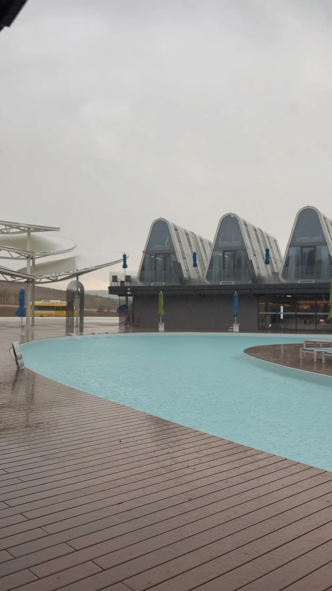 沙漠真会下暴雨，砸下来才知道疼：响沙湾冰雹那天，398套票只退120，25号又来一轮大雨，出发前把这笔止损账算清楚