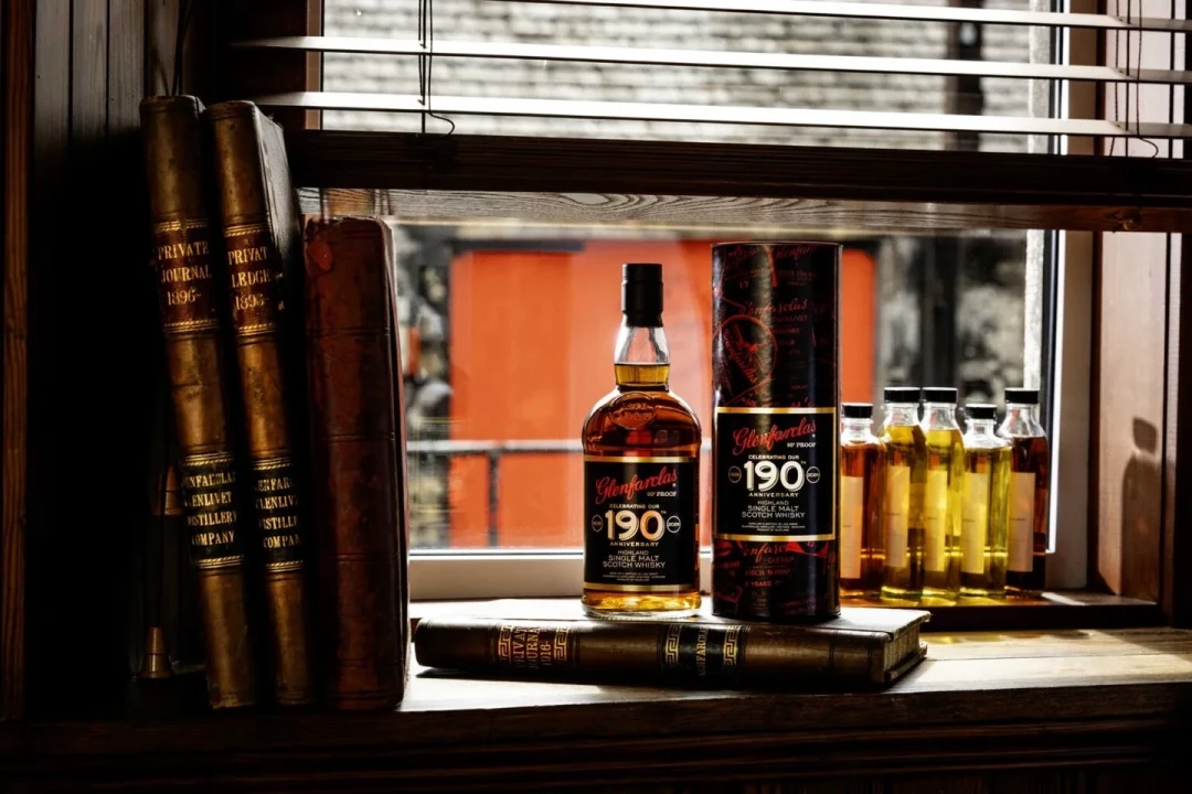 95英镑、78桶老酒调配:格兰花格190周年值得上车吗?先看看上一支180周年的下场