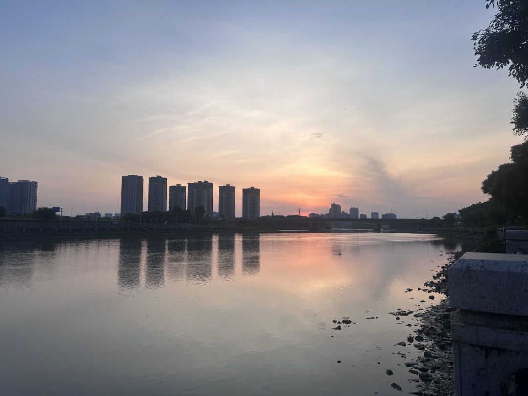 满屏都在晒“秋天的第一个长距离”,备赛秋季马拉松的人,先算清这笔时间账