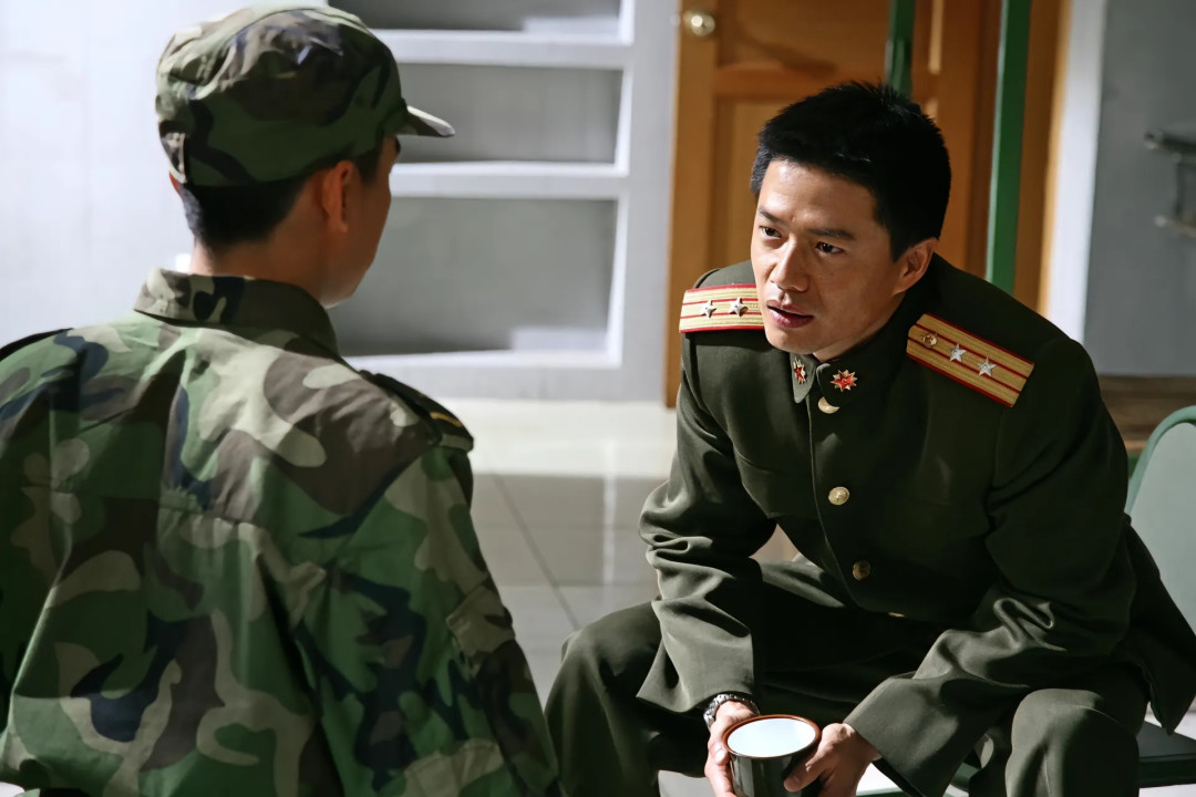 《士兵突击》20年,年轻人管许三多叫“大女主”:这部经典剧没被污染,它活着