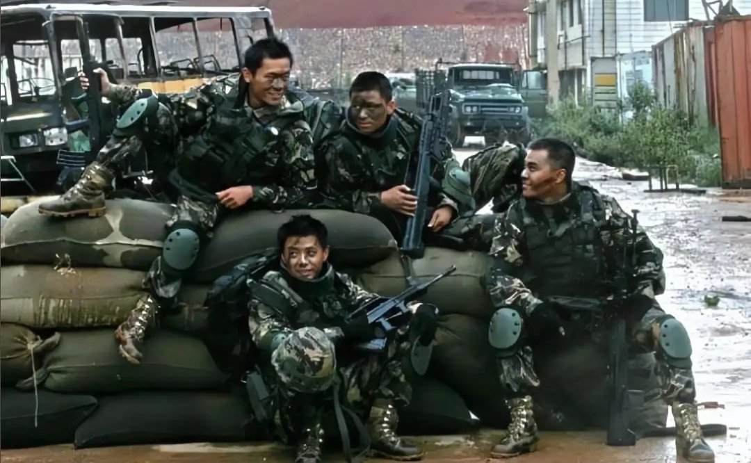 《士兵突击》20年,年轻人管许三多叫“大女主”:这部经典剧没被污染,它活着