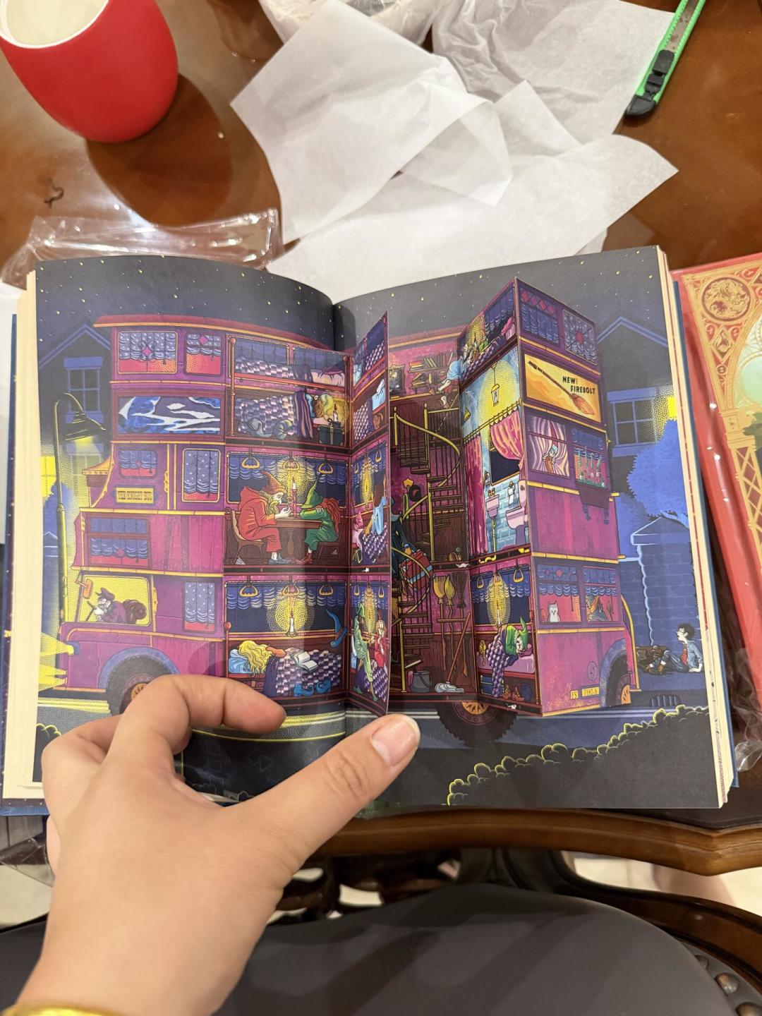 哈迷等了快3年的中文版来了:乐乐趣《神奇动物指南》立体书上新,魔法世界的互动书到底买哪本?