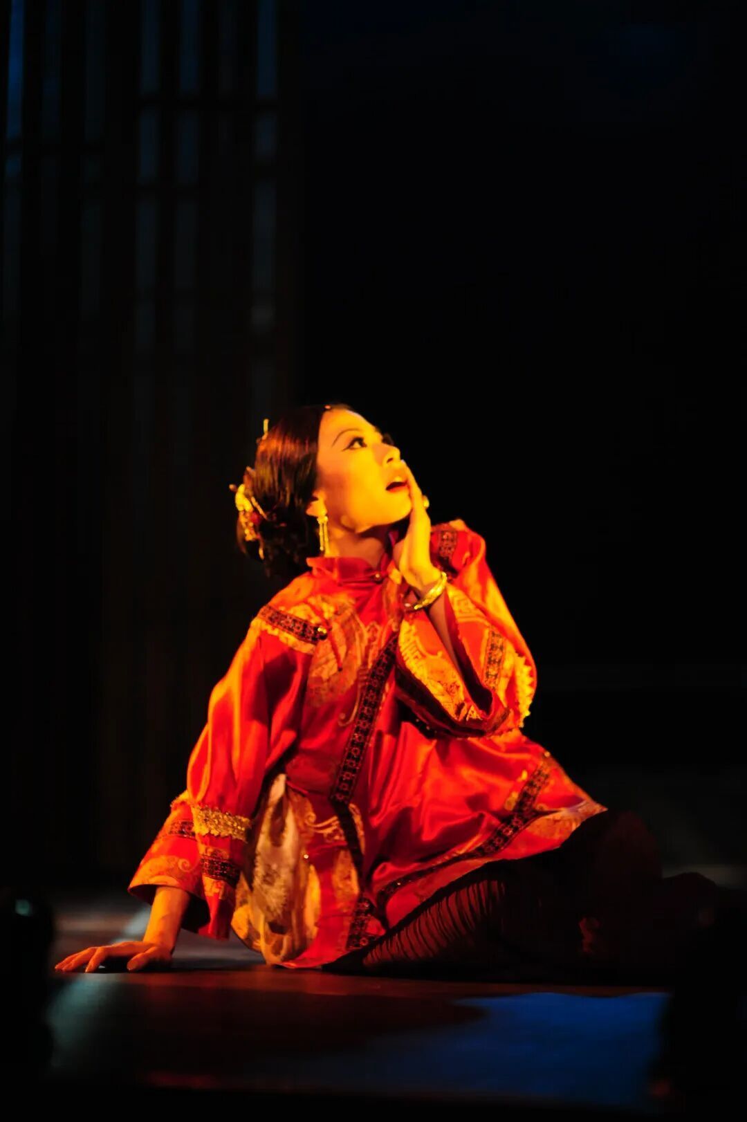 粤语话剧《金锁记》8.28起巡演10城:有人吹焦媛演技封神,有人吐槽字幕跟不上——下单前我把17年的观演记录都翻了一遍