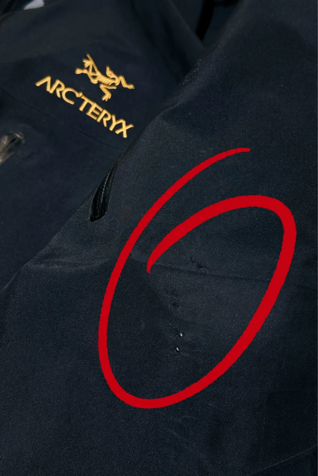 始祖鸟出柜就不泼水了?坏的通常不是几千块的膜,而是几十块的涂层
