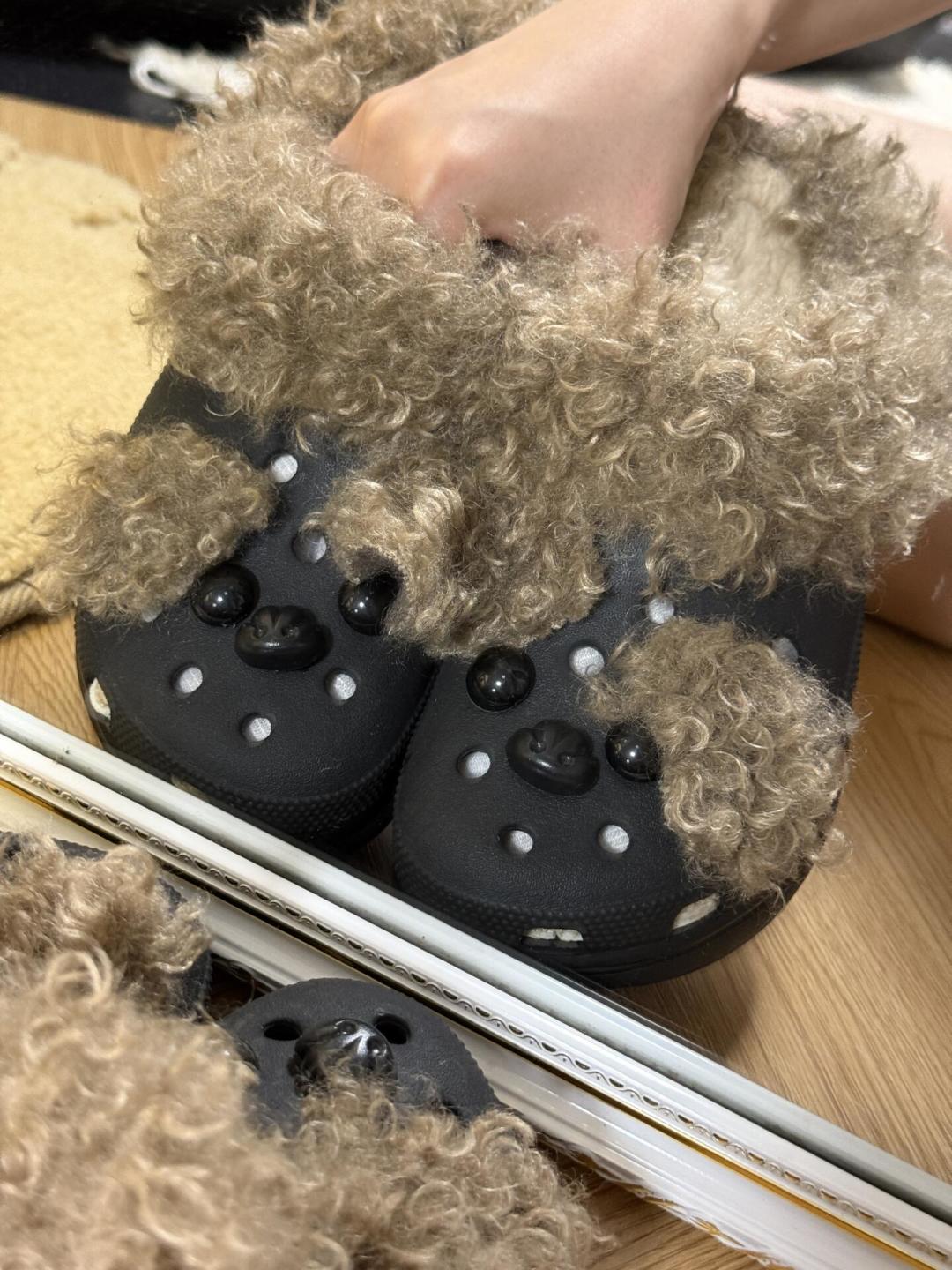 Crocs秋冬暖棉第一波已到店,山姆暖绒卖319.9元:看完去年冬天571条评论的避雷帖,这笔钱有三种花法