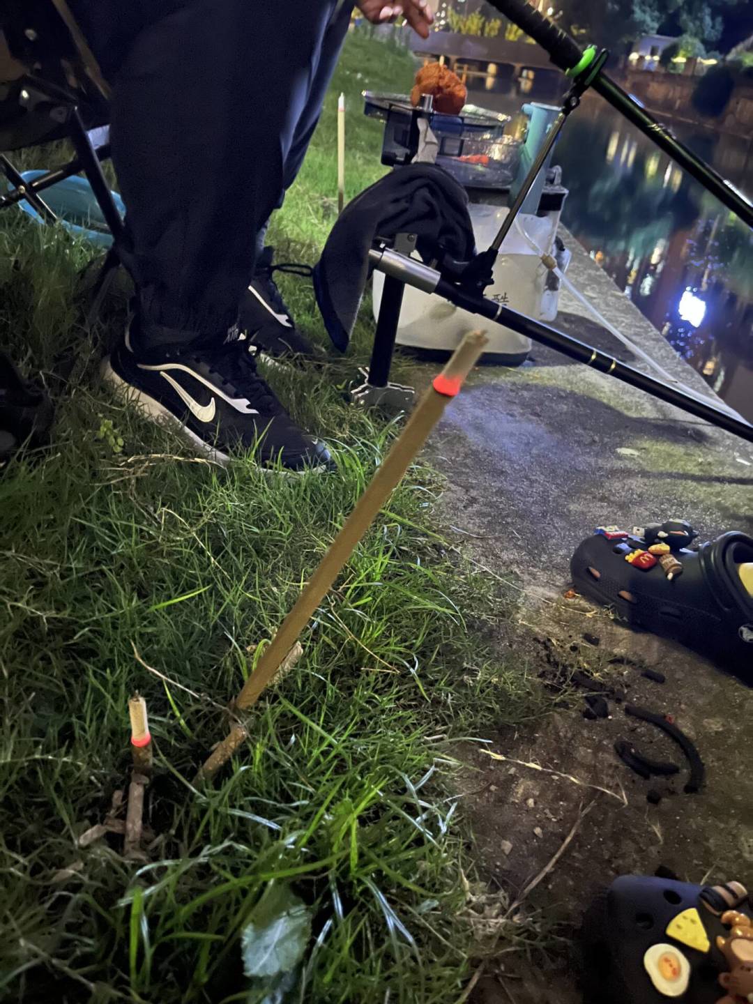 夜钓点了8盘蚊香还被咬到原地跳舞?咬你的可能根本不是蚊子
