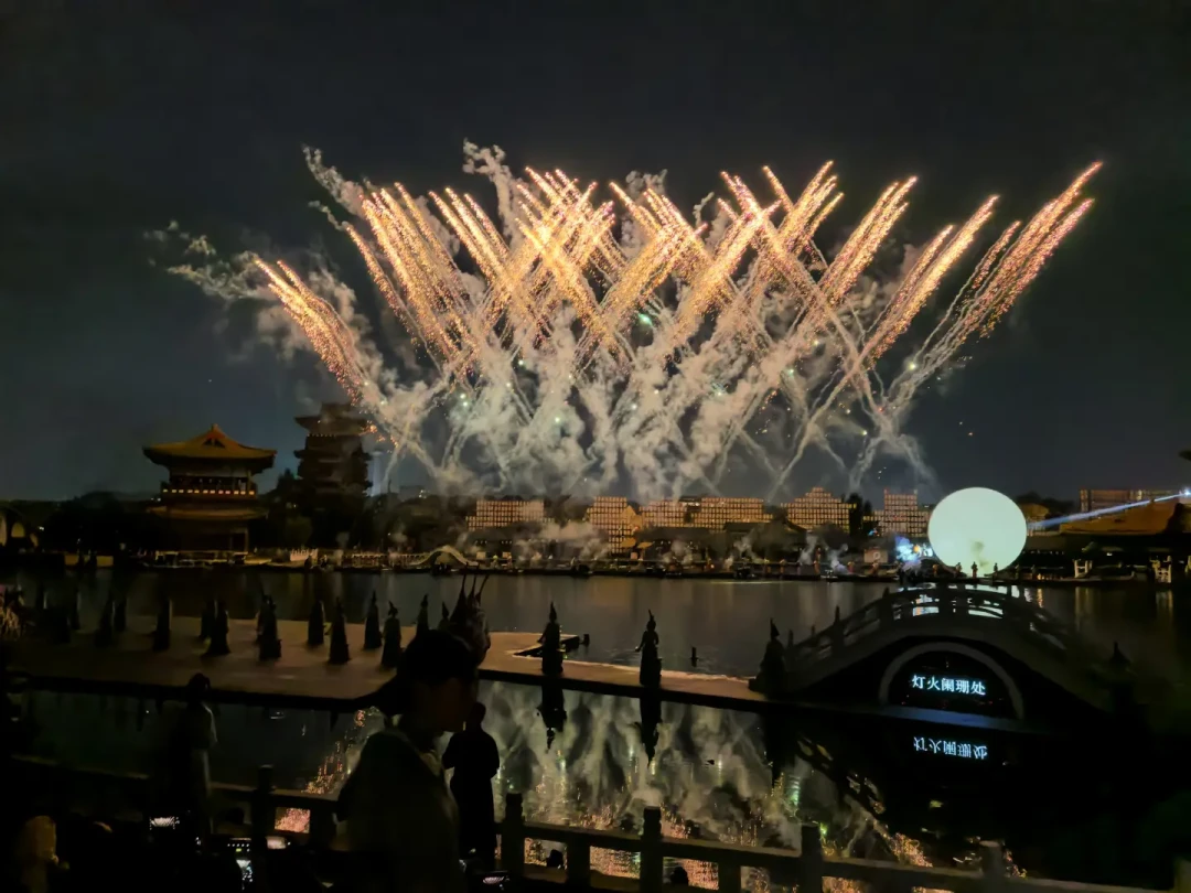 一半人喊避雷,一半人说值得:清明上河园的8月口碑,到底该信谁?