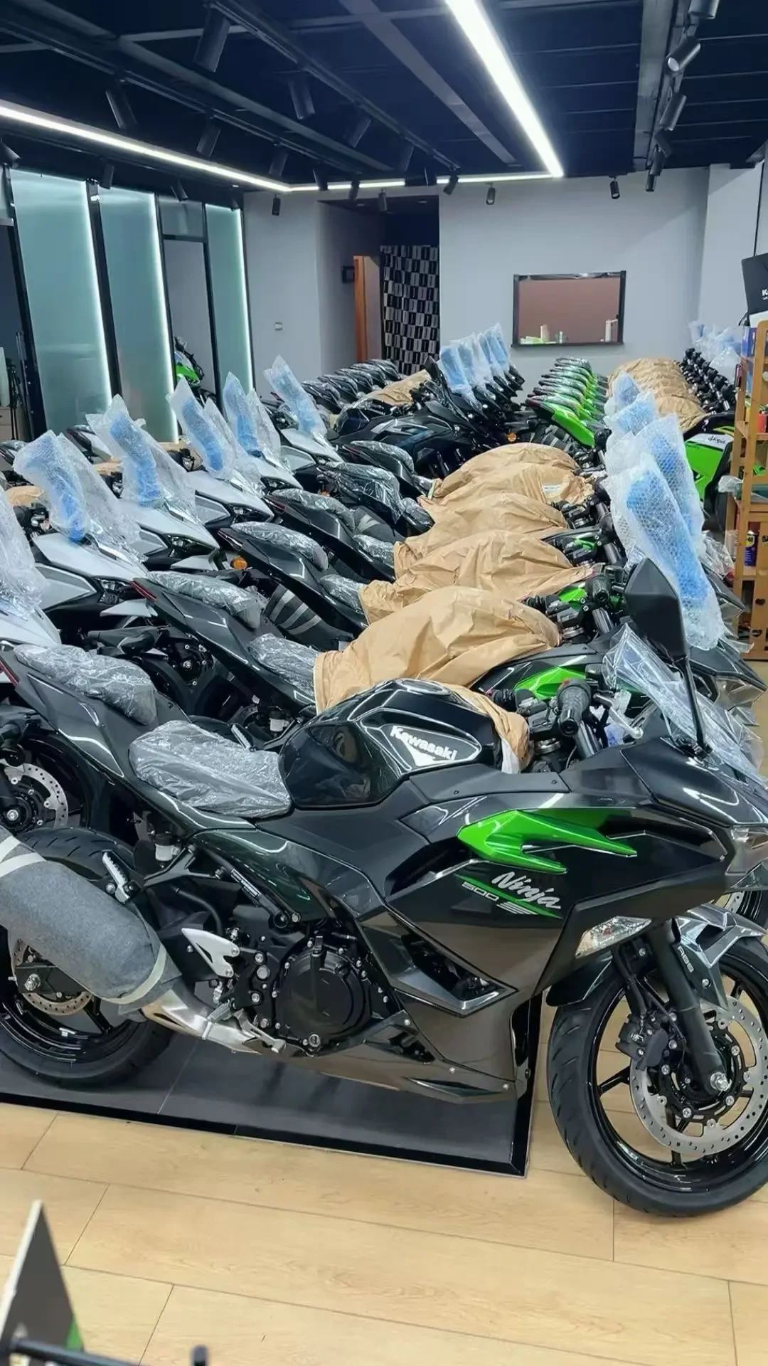 忍者500降到29,800,评论区却都在等雅马哈:日系3万级的最后钉子户,还撑得住吗
