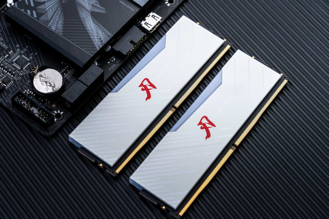 DDR4现货涨了16倍，大摩说还要再涨50%：“老平台顶一顶”快顶不起了