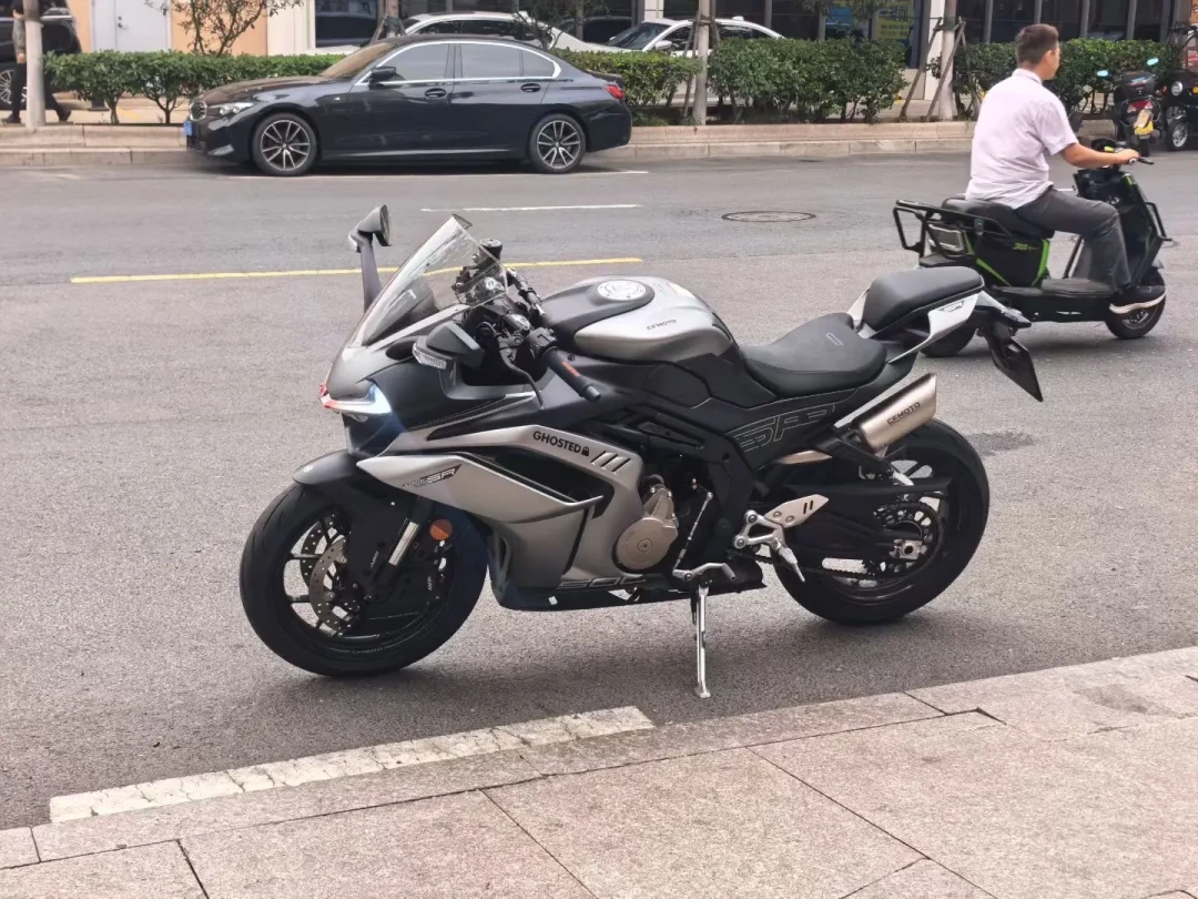 春风500SR两个月亏6000:准新车2.75万起堆满二手区,抄底、买新还是等27款?
