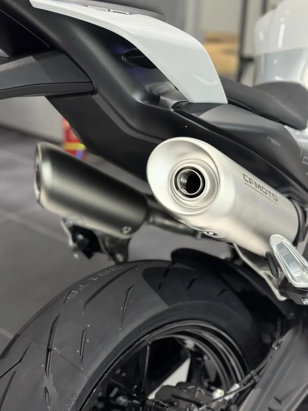 春风500SR两个月亏6000:准新车2.75万起堆满二手区,抄底、买新还是等27款?