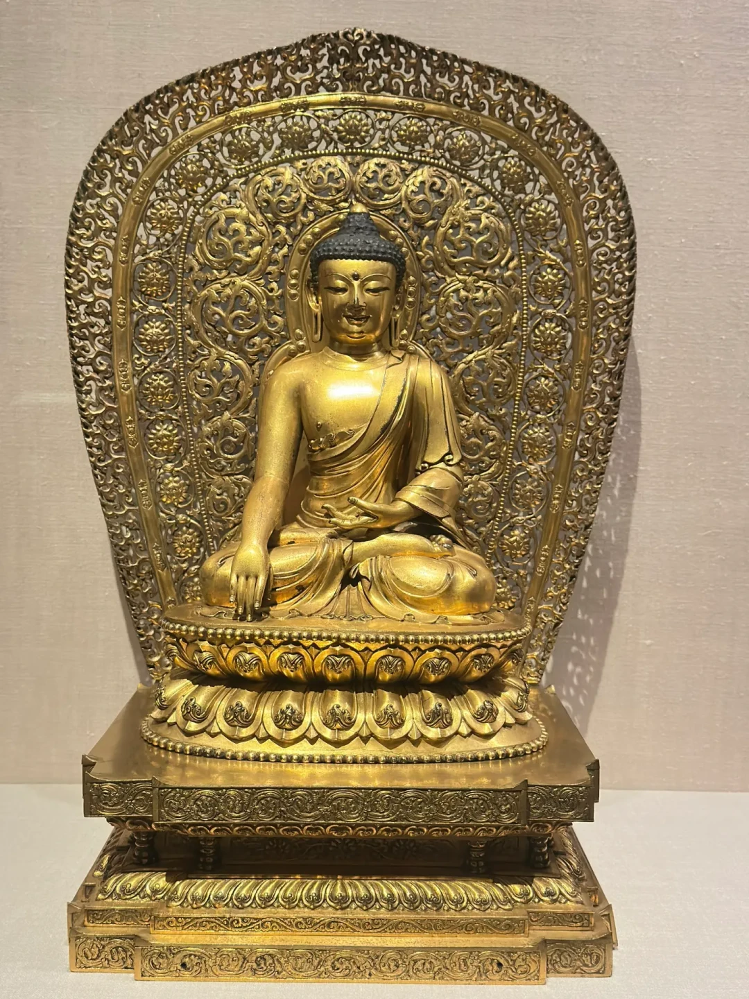 把“如来佛祖”请回家不贵,但容易花冤枉钱:材料怎么选、开光真相、不供了怎么处理,一次说清