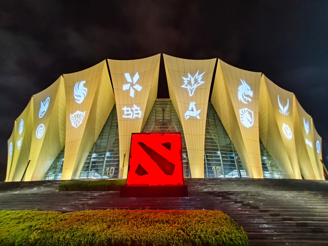 半个月前全网喊退票,TI15场馆却天天爆满:没有中国队的决赛日,刀友们买的到底是什么