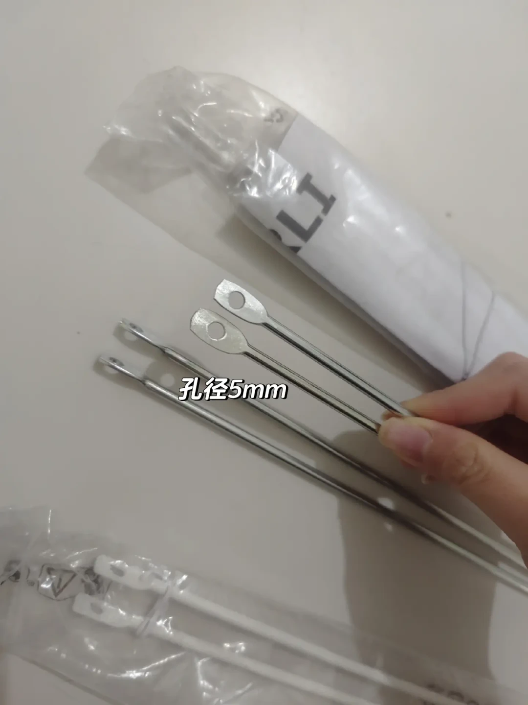 铝型材桌子晃，别急着换材料：看完几十个翻车记录，我把原因和最便宜的加固顺序理出来了