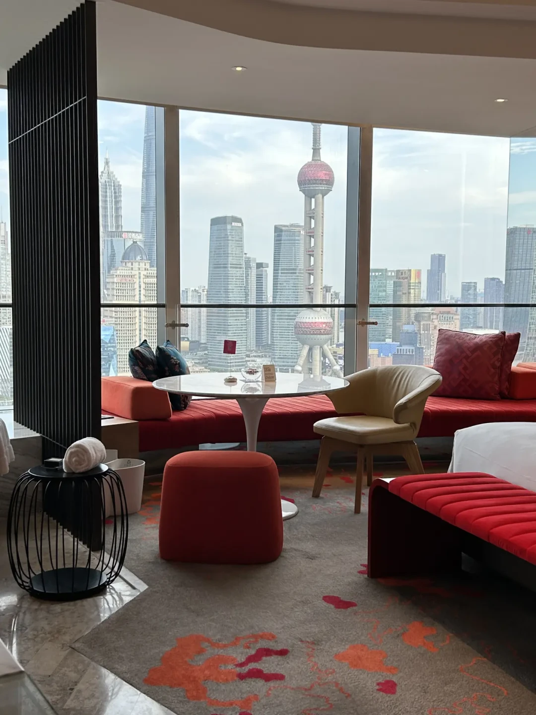 上海外滩W启动翻新,客房每两层逐段改造:赶在