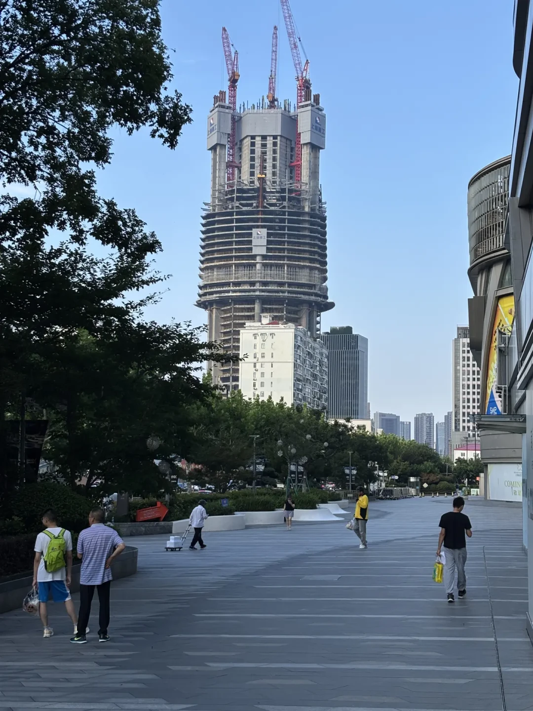上海外滩W启动翻新,客房每两层逐段改造:赶在