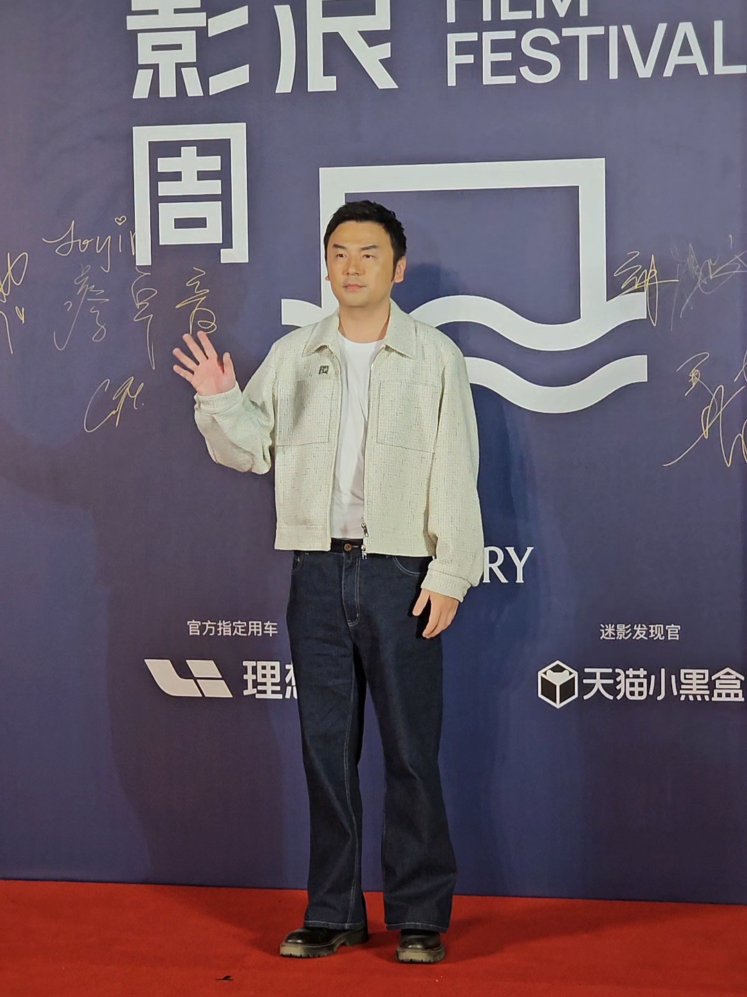 《我的前半生》翻红:全网都在换陈俊生头像,雷佳音9年前的