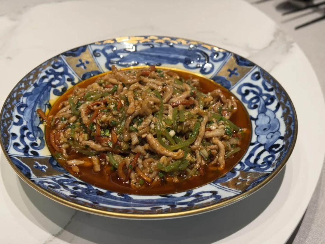 有人骂它“预制菜大王”,有人夸它鱼香肉丝“全世界最好吃”:眉州东坡到底怎么了