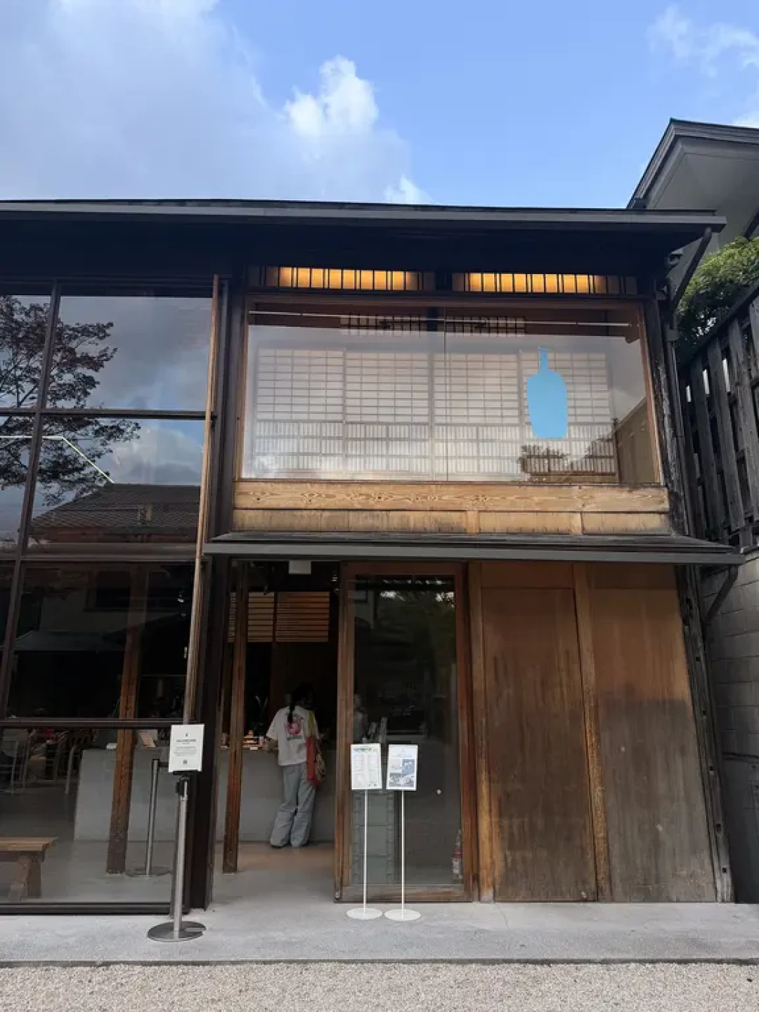 曼谷首店开出口碑分化:蓝瓶咖啡全球打卡地图+点单避坑指南,收藏再看