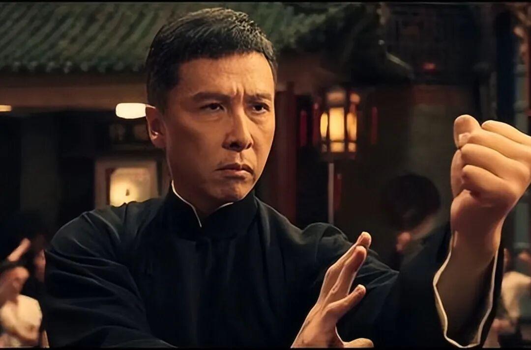 别记错了,《叶问3》里叶问从没打赢泰森——他只是“撑了三分钟”