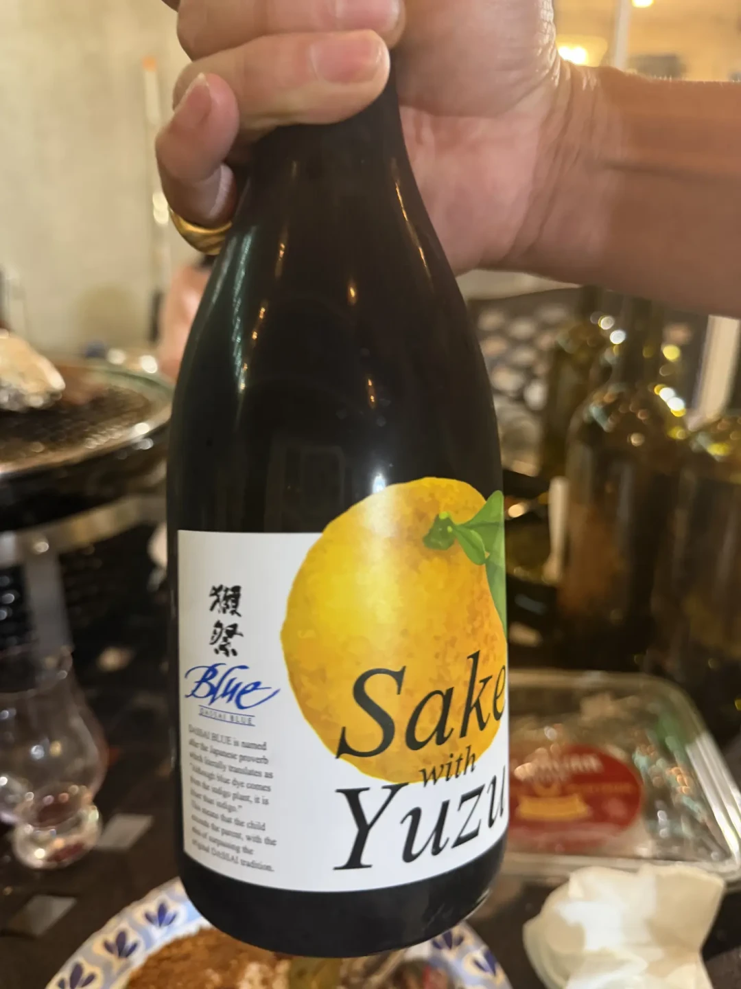 獭祭去美国酿酒了,新柚子酒刷屏,评论区都在问“怎么买”:把“獭祭Blue”一次说清
