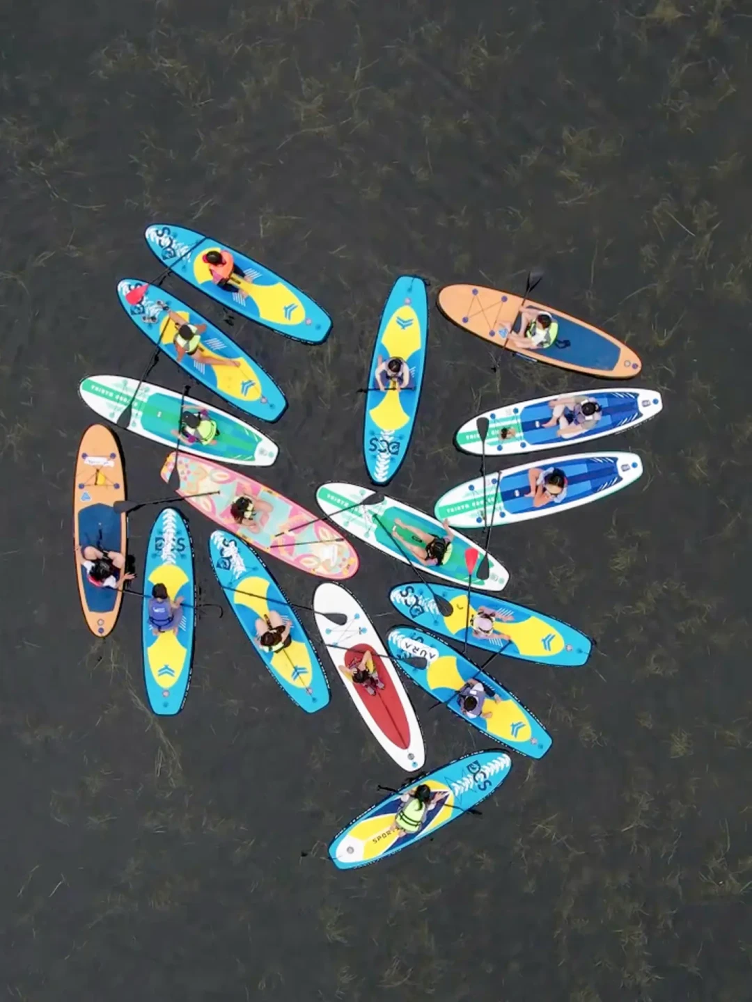 这个夏天刷屏的「海上瑜伽」,大多不在海上:三种形态的成本和难度对比完再决定