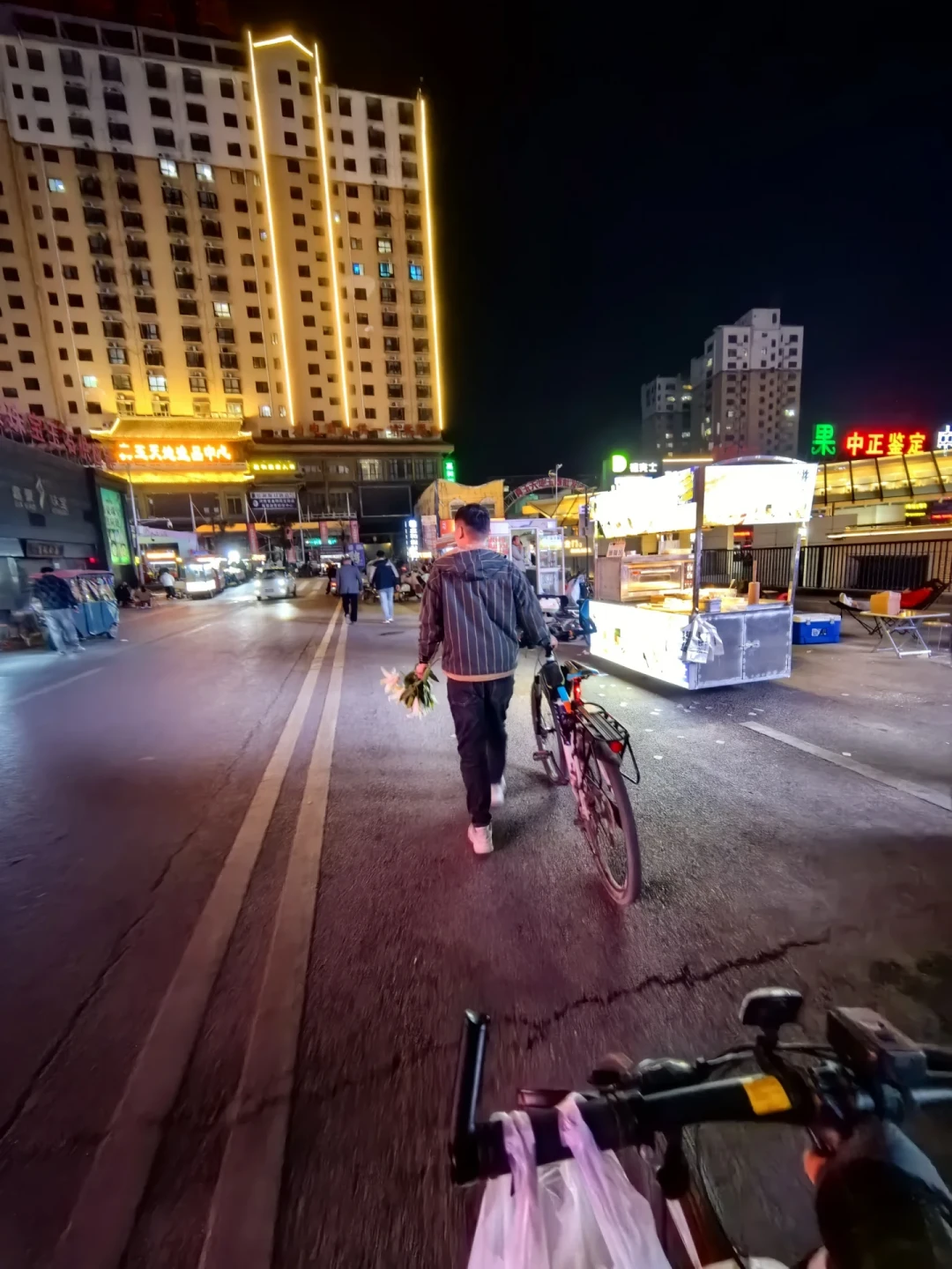 今年夏天最后一波夜骑:女生真正要防的,不是蝙蝠