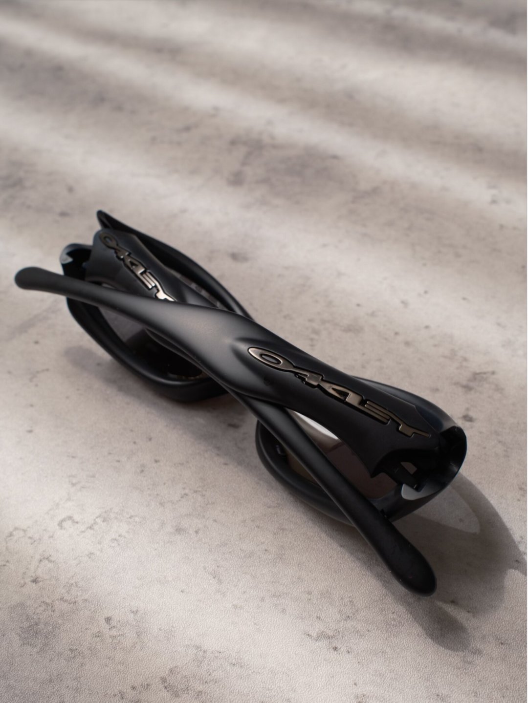 Oakley 2026年在排队复刻:Scar、Penny、Fat Cat都回来了,买千禧年款,到底选新款还是淘原版?
