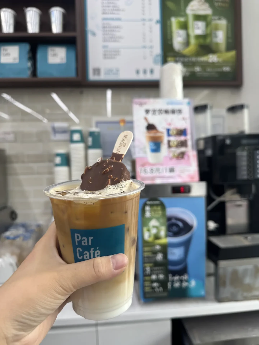全网都在把梦龙塞进咖啡:全家卖16.8元一杯,自己复刻不到10块,先把甜度和坑搞明白