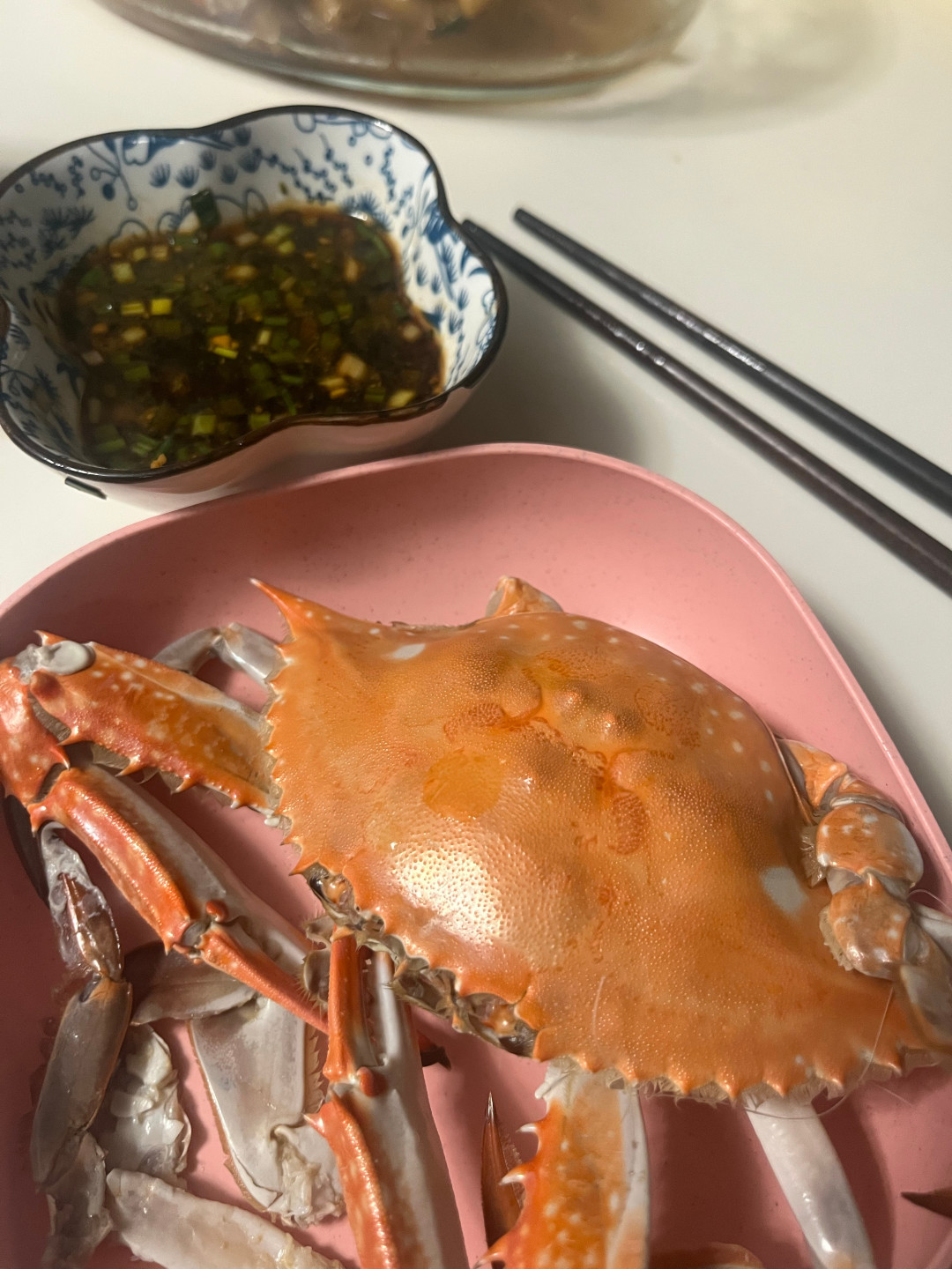梭子蟹跌进20元档,但先别急着买:现在只吃公蟹,别碰9块9的