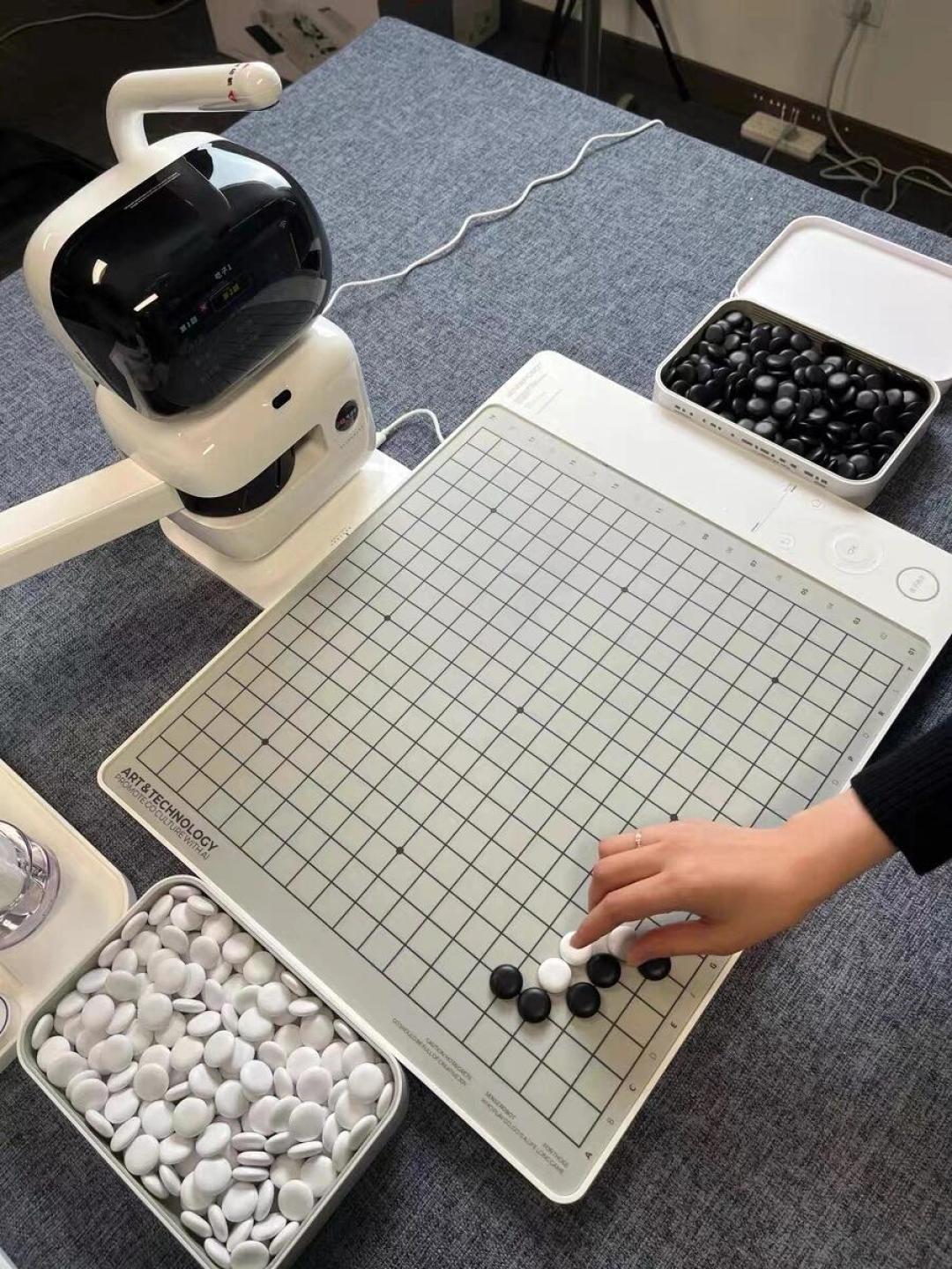 花了1.15万买一台阿尔法蛋和两台元萝卜:学棋家庭真正要防的不是价格,是复盘账单