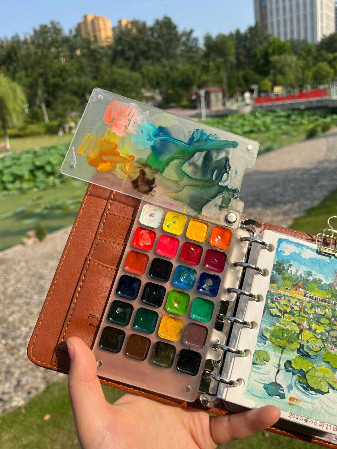把画材带上高铁和咖啡馆：便携绘画套装三条路线、三个隐藏成本，对比清楚再下单