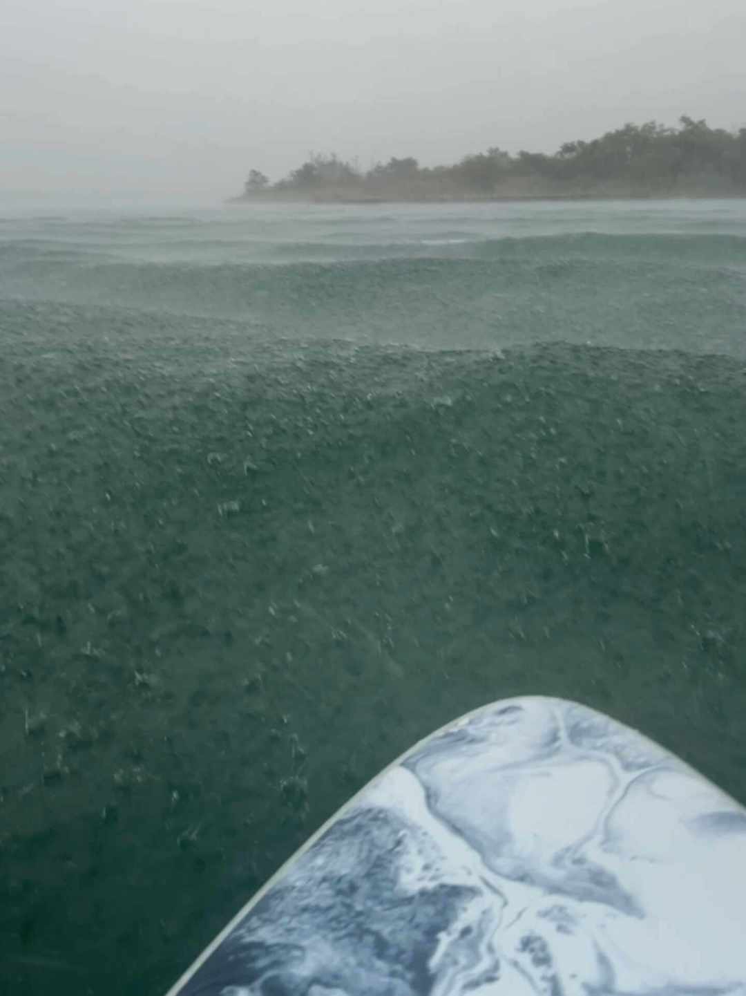 十秒前湖面还风平浪静:东莞爸爸桨板遇难后,我们扒了7起事故和8处禁划水域