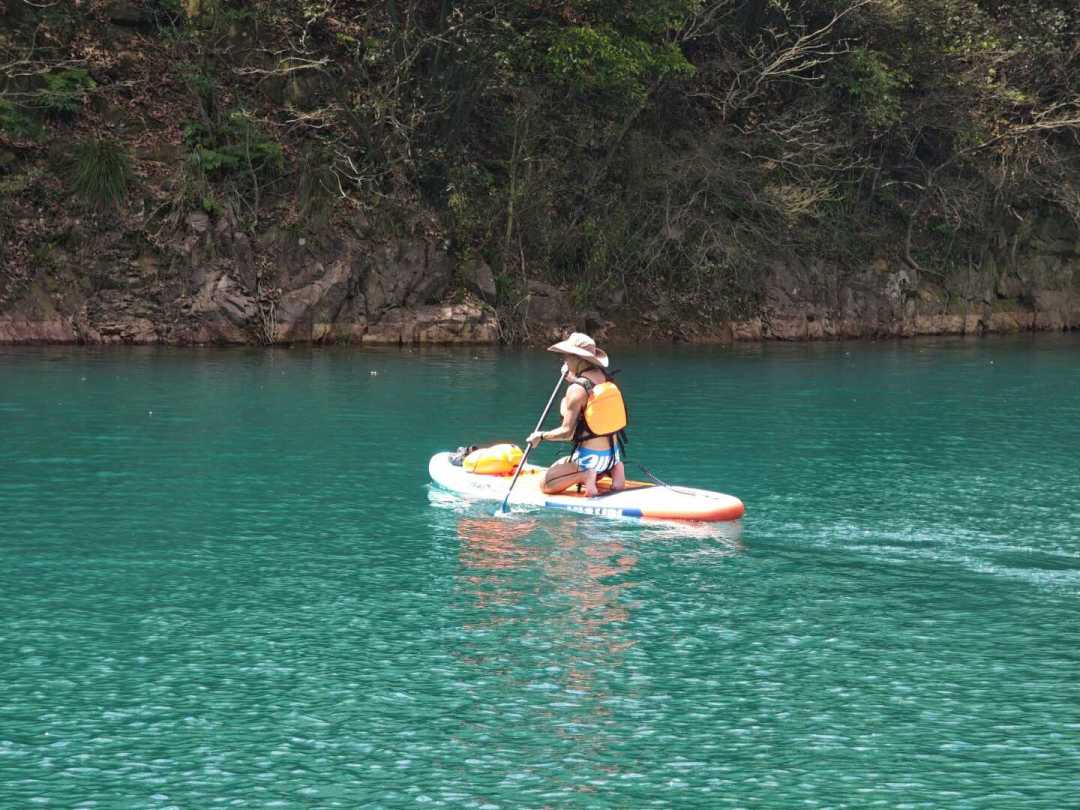 十秒前湖面还风平浪静:东莞爸爸桨板遇难后,我们扒了7起事故和8处禁划水域