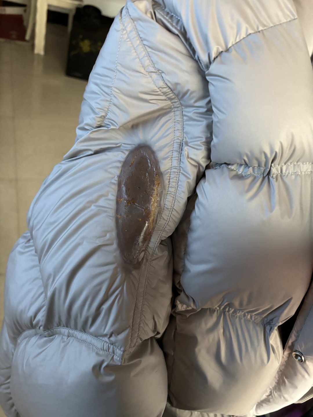 衣服破了个洞，10块钱就能救回来：5条修补路线，我把成本都算给你看