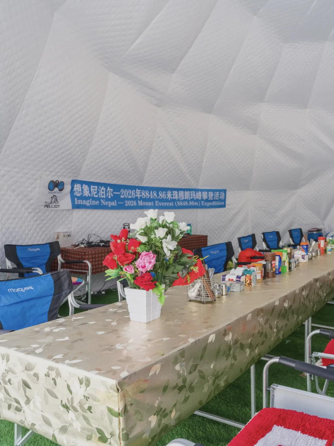 许可费涨了4000美元,人不降反增:珠峰南坡最挤登山季收官,观望2027的人该看这份成绩单了