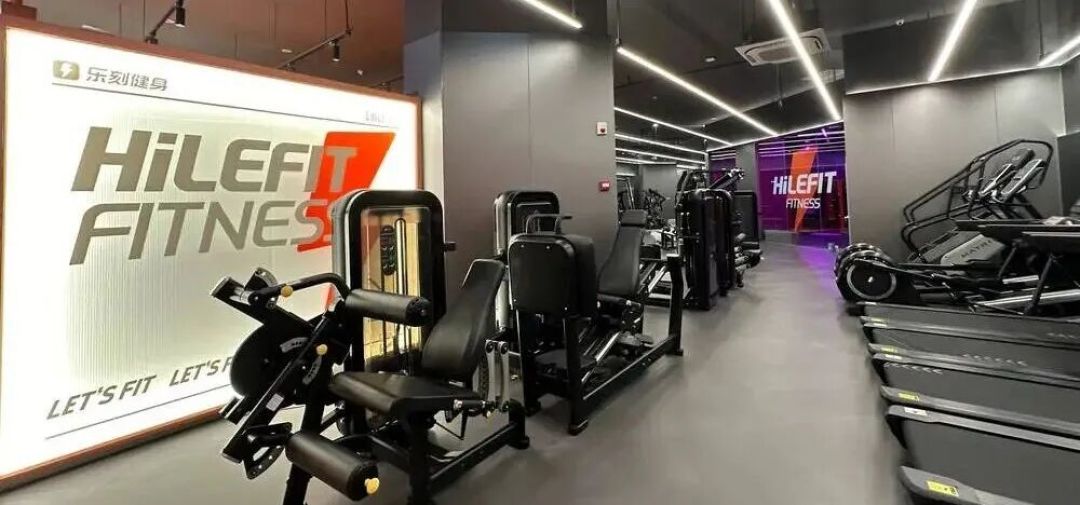 一年2.3万家健身房关了,市场规模反而涨了975亿:活过洗牌的,是这几种健身房