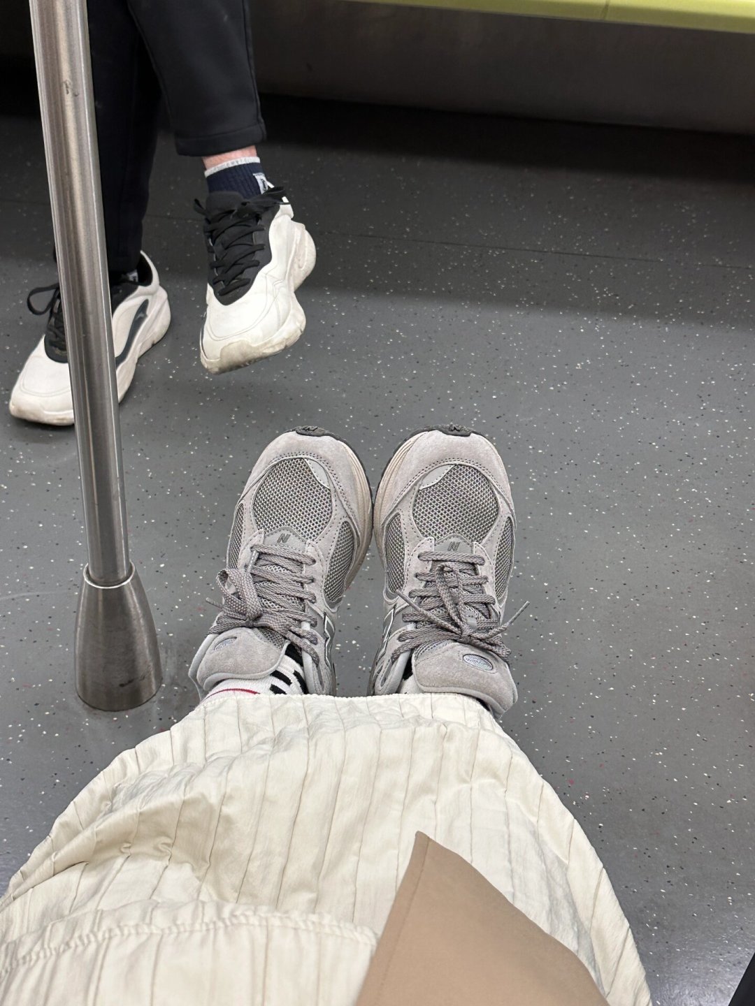 开学季New Balance购鞋指南:269元起的三档预算,型号怎么挑、「新百伦」们怎么避坑