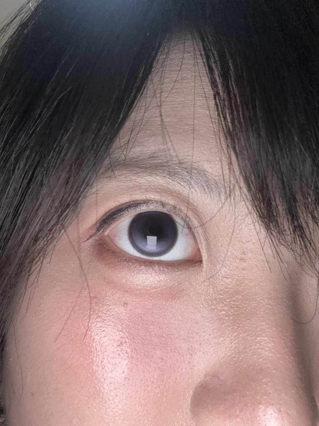 一半人在种草,一半人在避雷:下单「定轴高光美瞳」前,先想清楚这几件事