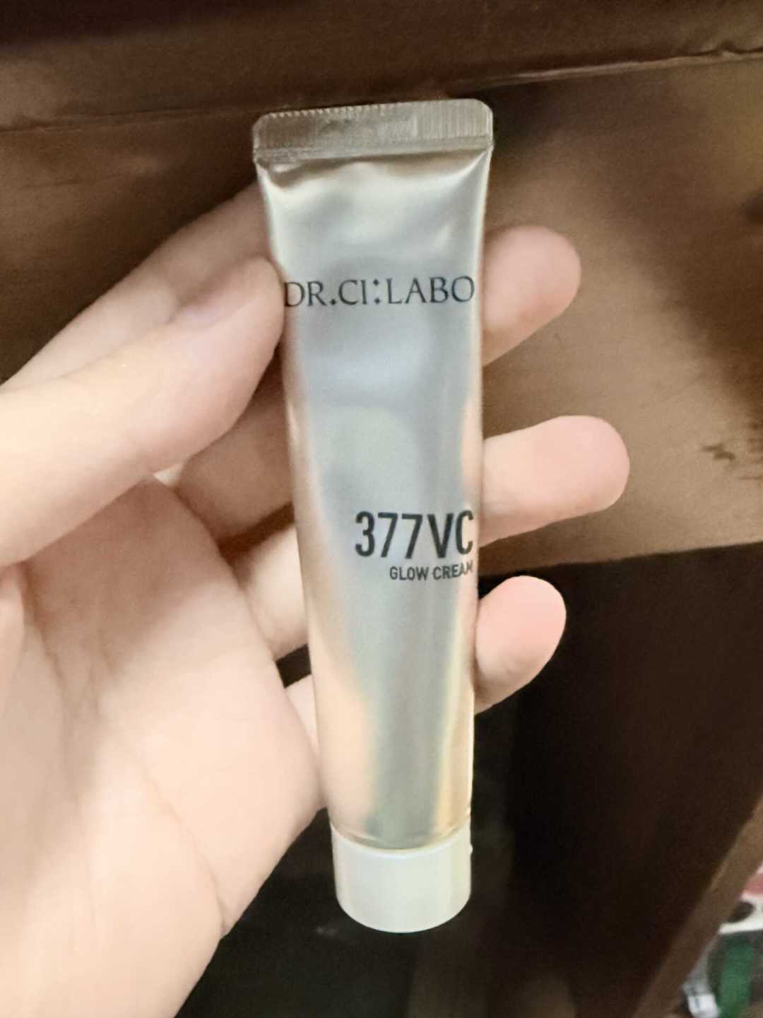 美白“猛药”恐慌文刷屏:同一套模板、同一个答案,一半是真话一半是话术