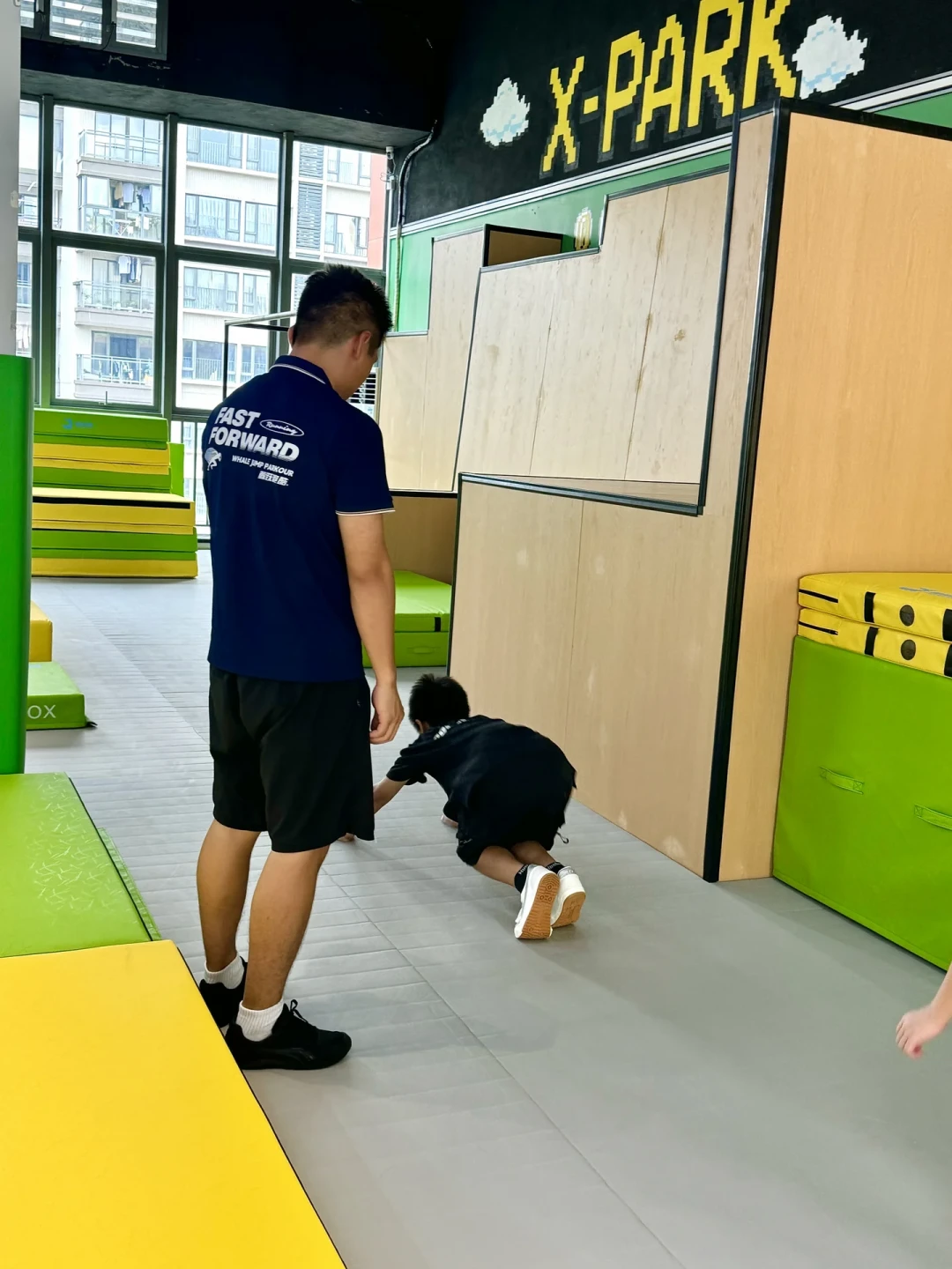孩子学跑酷,鞋不能按“贵”来选:翻了全网几十篇攻略帖和软广帖,整理出这份三标准清单