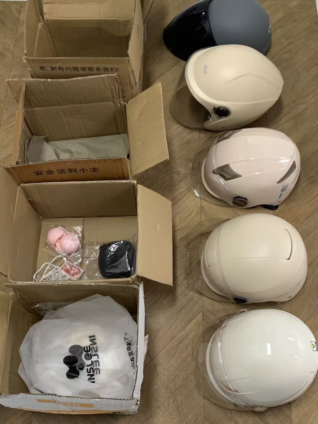 阿姨戴孙子玩具“三级头”上路被拦：我把各地头盔严查和两场实测翻了个遍