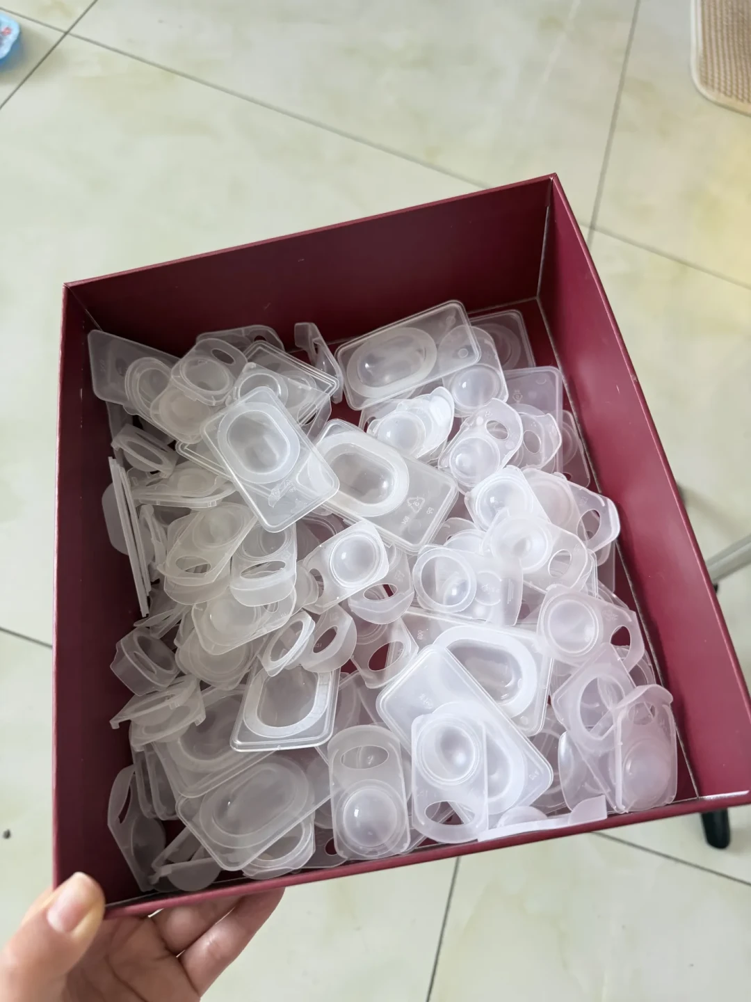 一个草莓筐引发1.37万人吵架:舍不得扔的破烂,除了