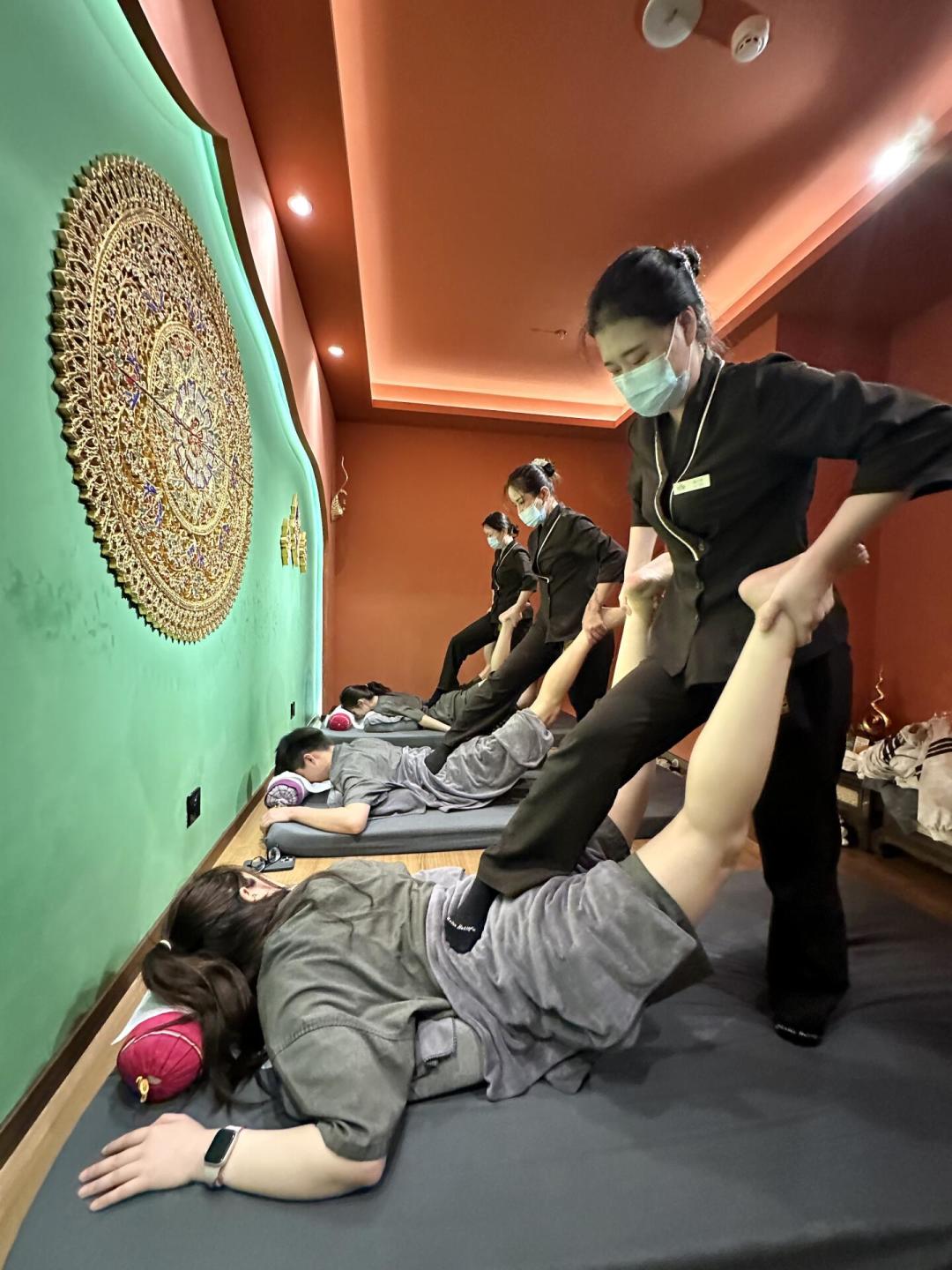 第一次泰式拉伸，好评和翻车都是真的：躺上按摩床前，先看这份自查指南